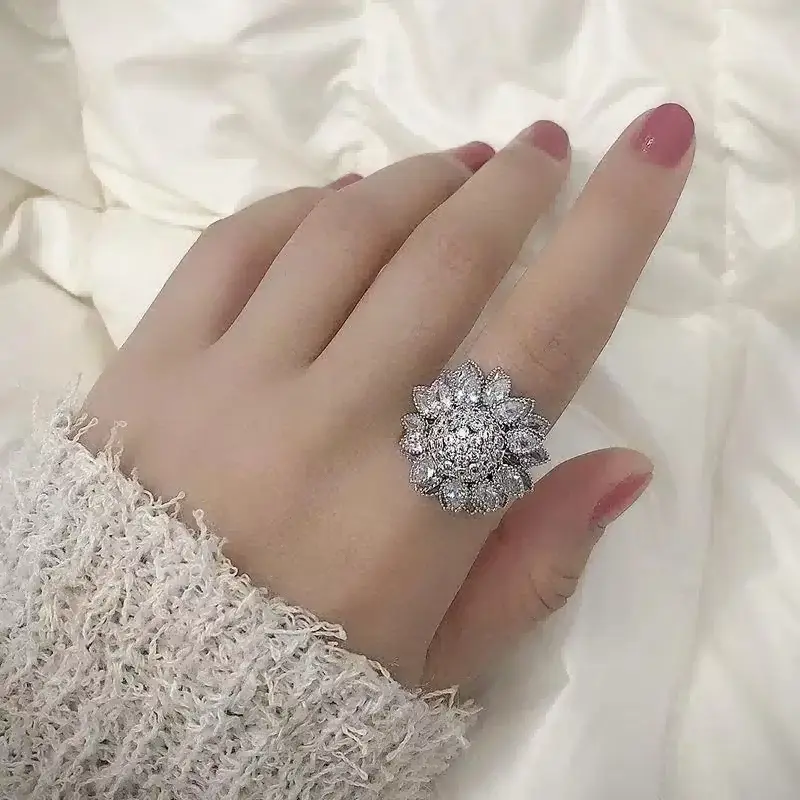 Women's Fashion Floral Ring - 20mm Large Flower Cocktail Ring with Sparkling Rhinestones, 2.2mm Adjustable Customized Band, Everyday Unisex Gifting & Occasion Jewelry, Elegant, Flowers, 3 Cm × 3 Cm × 2.5 Cm, Aesthetic Style Rings