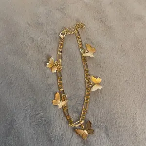 Gold Butterfly Charm Bracelet with Delicate Chain Design for Women's Fashion Accessory