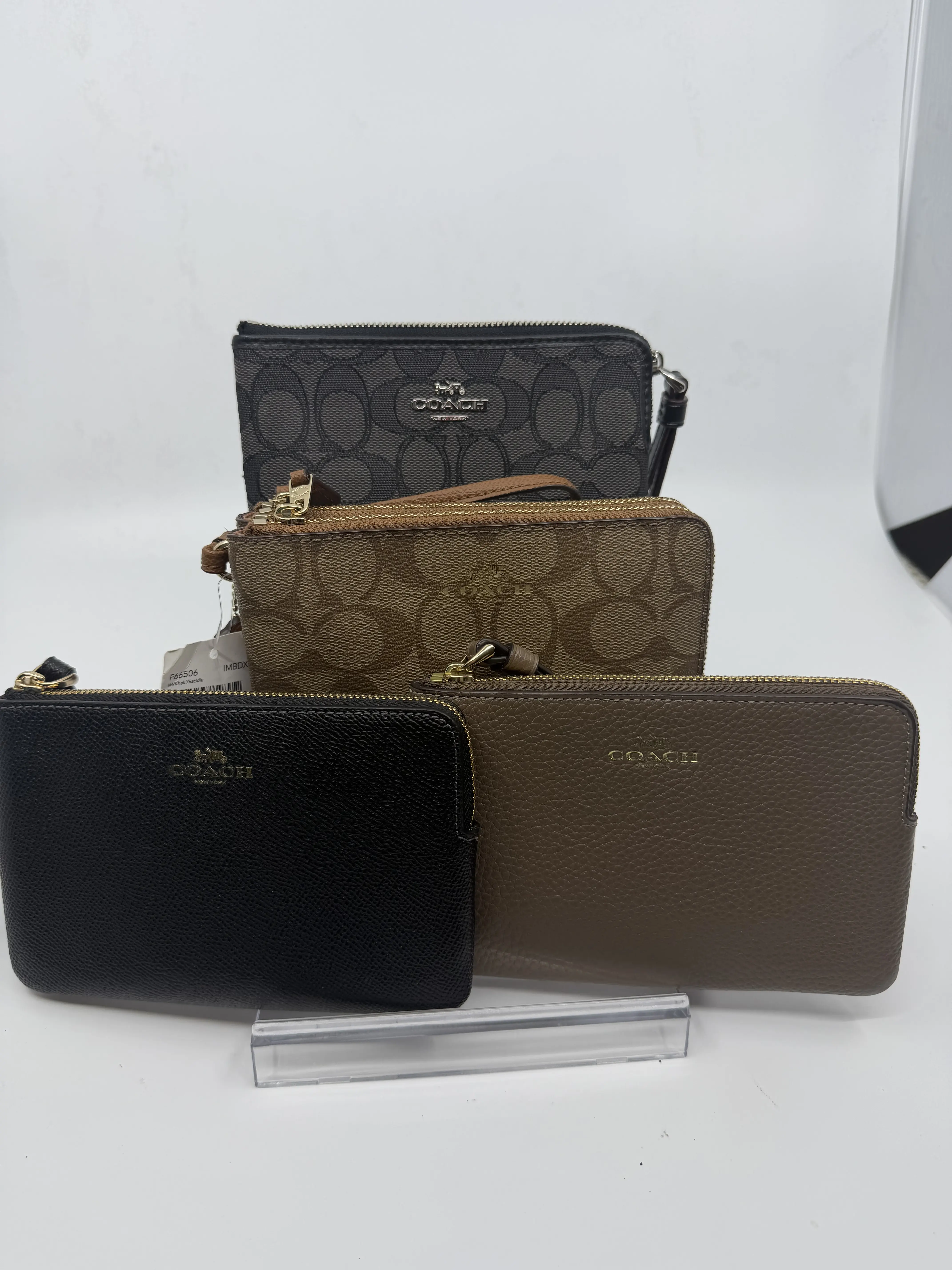 Pre-owned coach canvas Clutches & Wristlets Wristlet