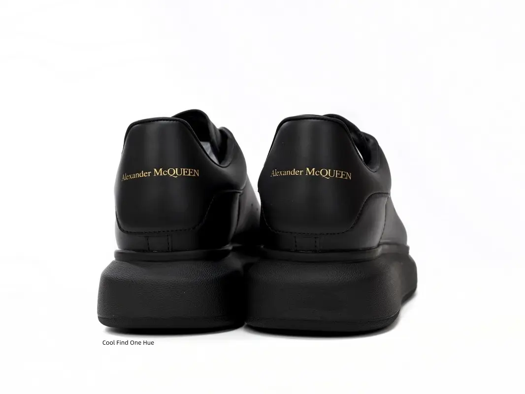 Unisex Minimalist Low‑Top Chunky Platform Sneakers, All‑Black Lace‑Up Casual Shoes, Soft Polished Faux Leather Vamp, Shock‑Absorbing Elevated Midsole, Versatile Retro Street Trainers Fit For Multiple Daily Occasions