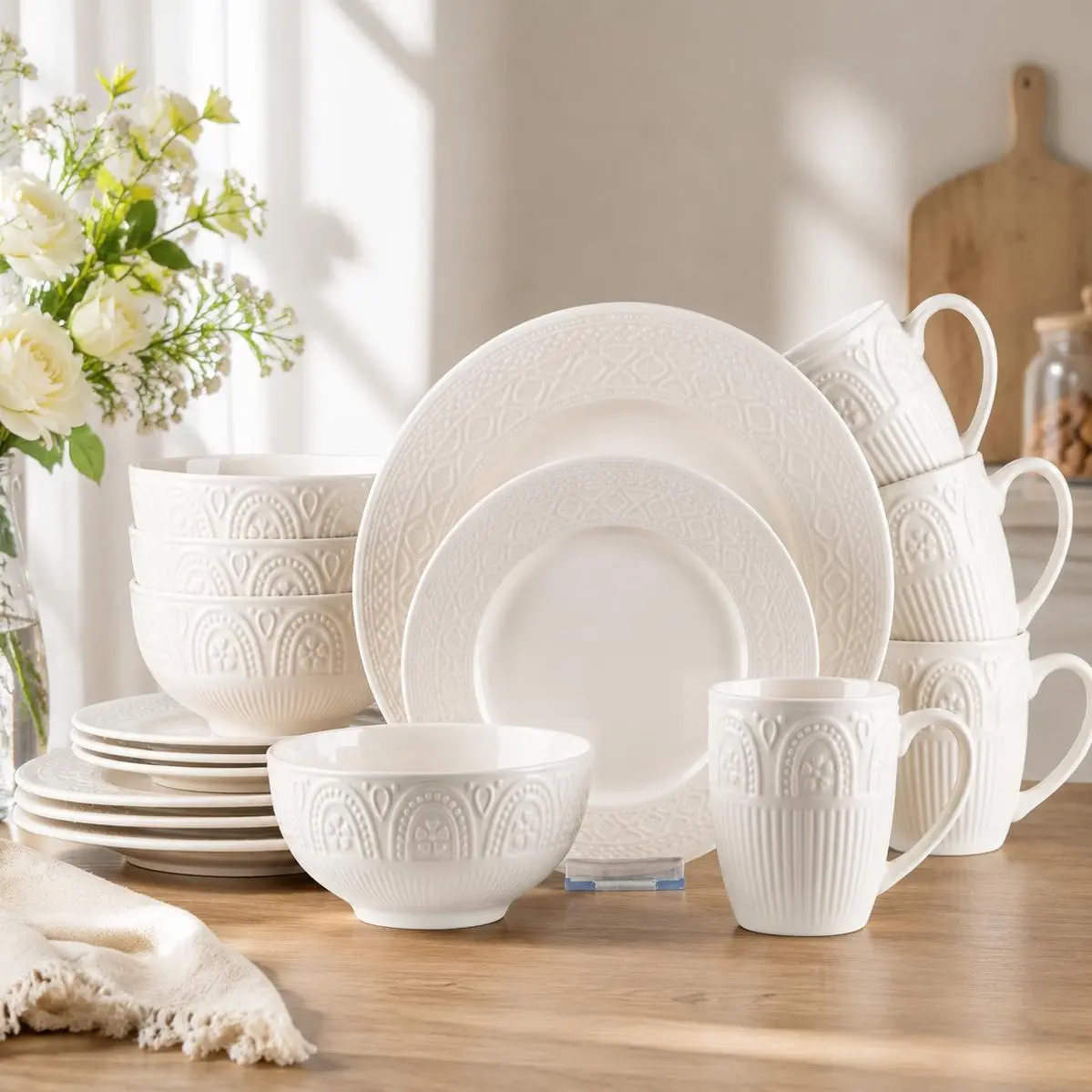 16-Piece Ceramic Dinnerware Set – Includes mugs, complete tableware, solid white porcelain with embossed design. Dishwasher safe and microwaveable, perfect for all meals, suitable for 4 people.