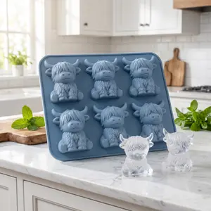 Highland Cow Model Quick Freeze Silicone Ice Tray, Easy Use Durable Plastic Mold, Perfect Shape Ice Cubes for Juice, Ice Bucket, Cylinder Cup, Home Bar Accessories Ice Molds Ice Ball Trays