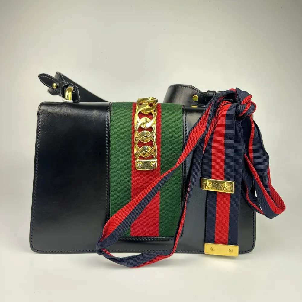 Pre-owned GUCCI Sylvie Leather Shoulder Bag【632】