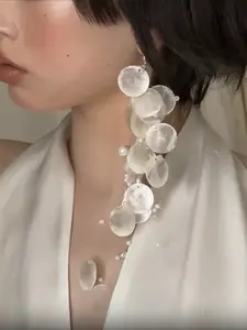A pair of shell tassel Round Shell Pearl Embellished fashion earrings, simple and fashionable Japanese and Korean style, suitable for daily life and banquets