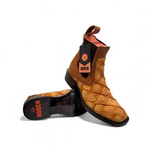 Botin Vaquero para Hombre de Piel Grabado Tipo Pirarucu Color Honey con Punta Cuadrada Ancha – Hooch Boots H42RM7251