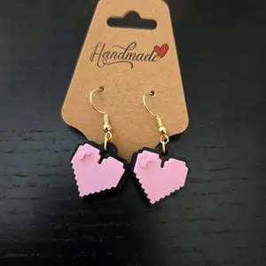 3D Printed Pixel 8-Bit Heart Dangle Earrings – Retro Gamer Jewelry