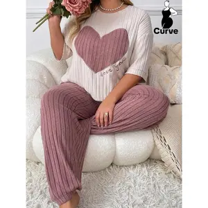 【Plus Size】 Two-piece Set?Heart Graphic Embroidery Drop Shoulder Tee & Plain Elastic Waist Pants Pyjama Two-Piece Set, Casual Comfy Round Neck Half Sleeve T-Shirt & Trousers PJ Set, Women's Plus Sleepwear for Fall & Winter, Fluffy Pajamas