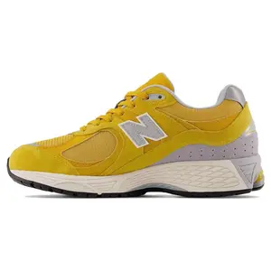 New Balance 2002R 'Egg yolk' Men's Lightweight Running Shoes with Breathable Mesh Upper & Responsive Cushioning for All Seasons