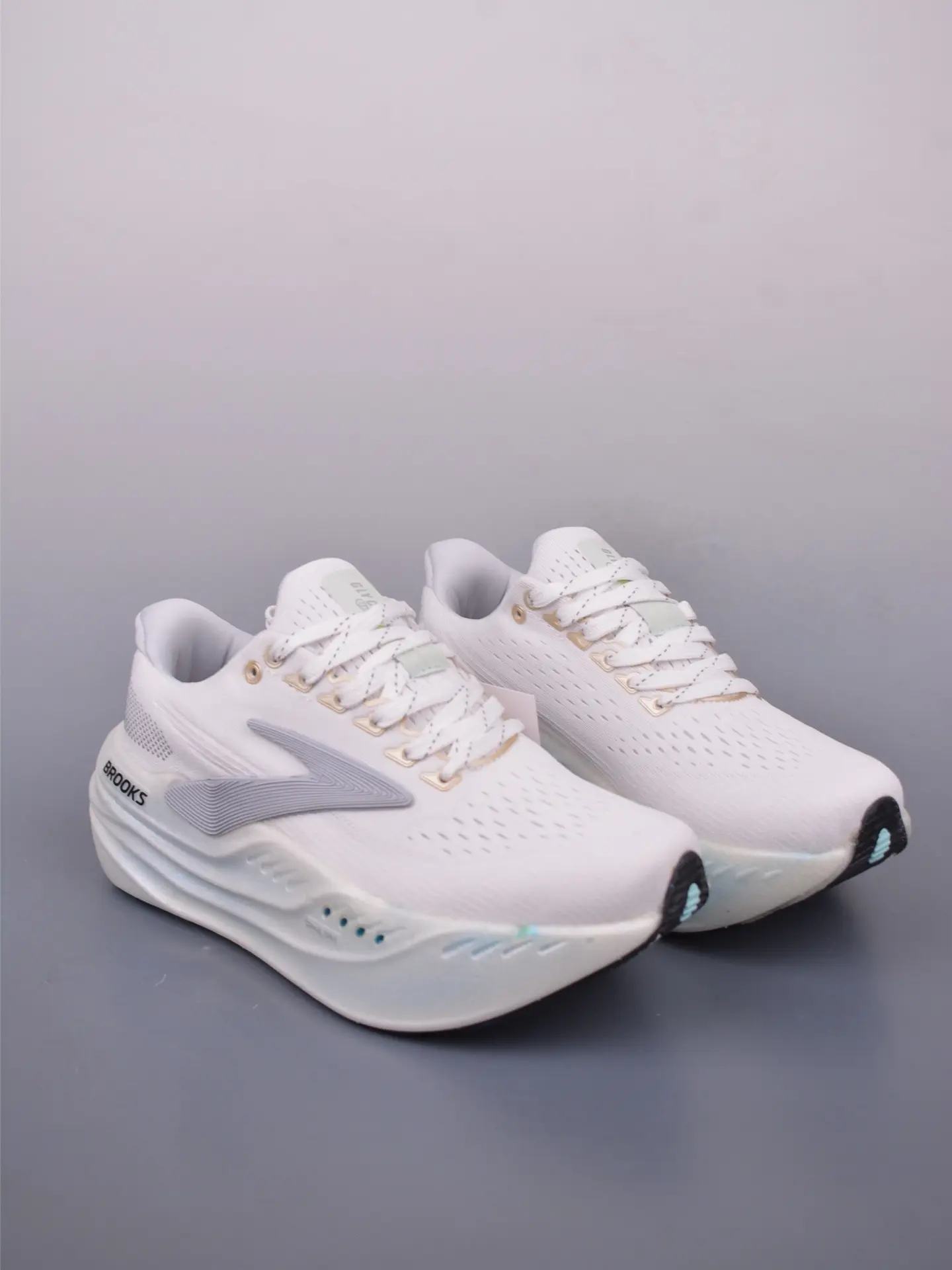 Pure White Breathable Knit Mesh Racing Running Shoes Light Grey Accent Cushion Thick Sole Lightweight Gym Outdoor Sneakers