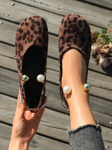 Women's Retro Velvet Flat Beanies Shoes, Commuter Versatile Non-Tiring, Slip-On Pearl Soft Sole Single Shoe, Comfortable Daily Wear