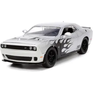 Jada Toys Big Time Muscle 1:24 2015 Dodge Challenger SRT Hellcat Die-cast Car Silver/Black Flames, Toys for Kids and Adults