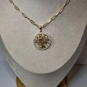 Elegant Gold Chain Necklace with Rhinestone Butterfly Pendant, Pink & White Gemstone Detail, Perfect for Any Occasion 14k Gold-Filled   Jewelry High-Quality  14k ORO LAMINADO DE ALTA CALIDAD