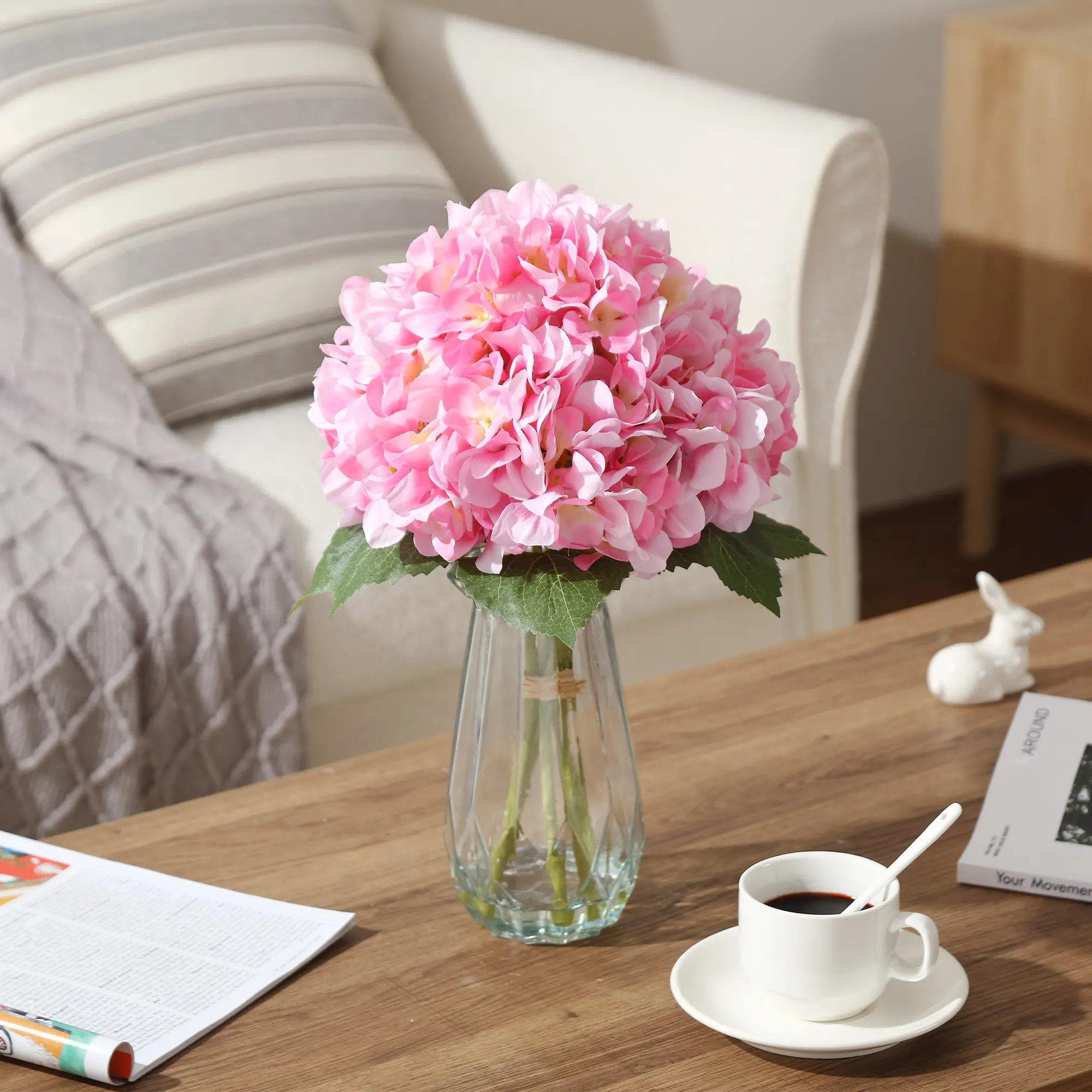 🌸 Artificial Hydrangea with Glass Vase – Fake Hydrangea Bouquet Centerpiece with Faux Water, No-Water Floral Arrangement for Home Decor
