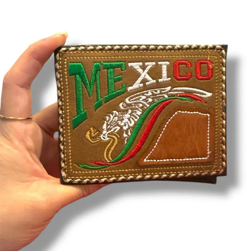 Cartera de cuero con diseño de México