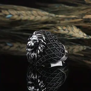 Men's black gold plated ring, classic lion head shape