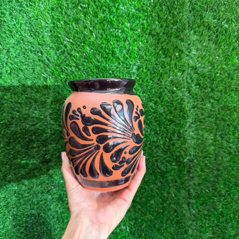 Handmade 1 Liter Relieve Cantarito Cielito Lindo-Terracota Negro.
