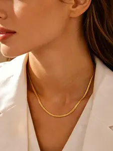 A gold-plated flat snake bone necklace with a delicate matte gold flat chain and adjustable extension chain, suitable for daily commuting, layering and matching, or light business occasions.
