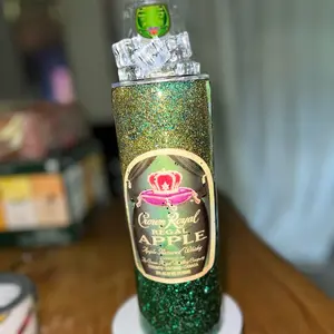 Crown glittered tumbler with decorative lid Stylish