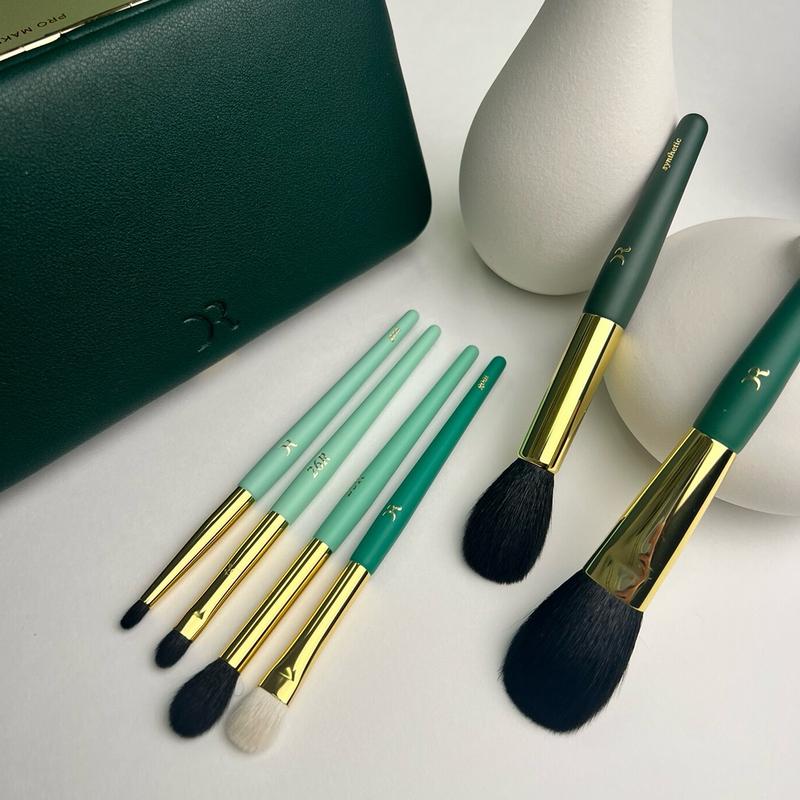 Travel Kit 6 Makeup Brushes in Faux-Leather Clutch for Safe and Clean Storage and Portability