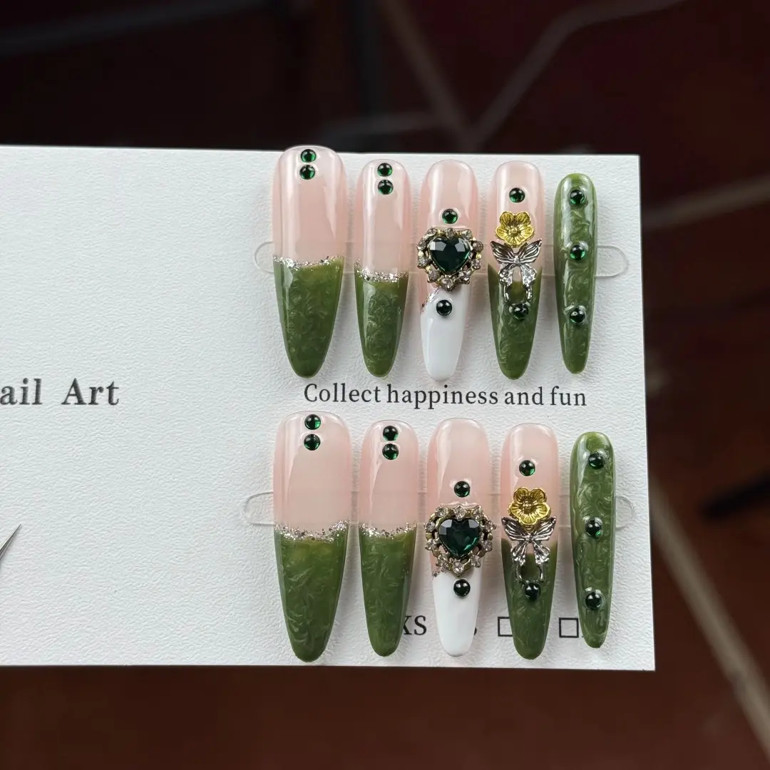 10pcs high-end Heavy industry high-end feel, emerald dazzling, hand-painted three-dimensional carved heart handmade nail art design almond shape glossy finish fake nails