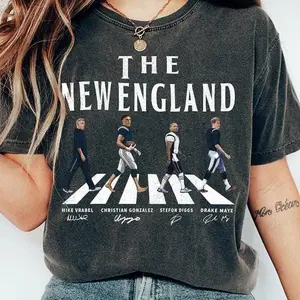 [40% Sales_freeship] New England Comfort Colors Walking Road Signatures Football Shirt, Drake Maye Stefon Diggs Gift for Fan Football Unisex T-Shirt