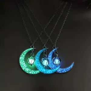 Glow-in-the-Dark Butterfly Blue Glowing Luminous Butterfly Necklace Aurora Collarbone Birthday Gift Luminous Suit