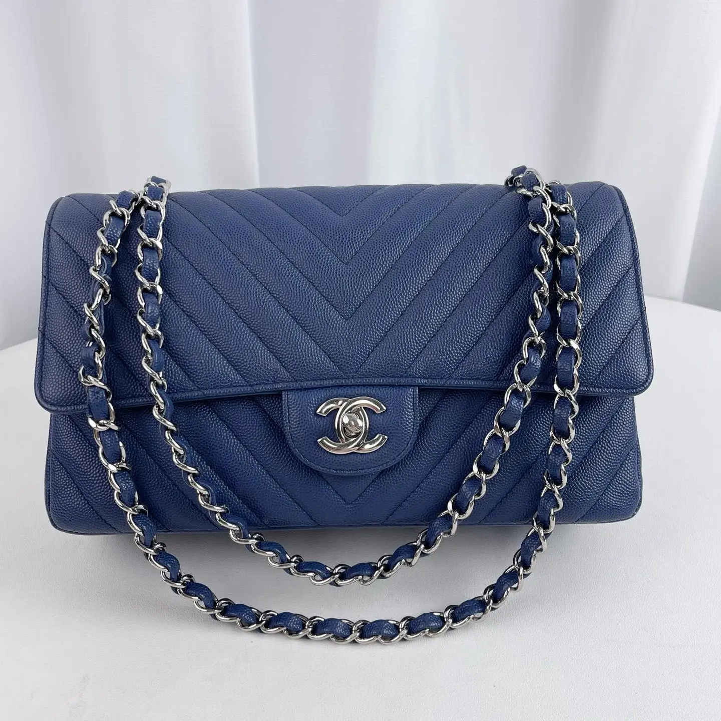 Pre-owned CHANEL 25 Classic Flap chevron quilted shoulder bag 24452654