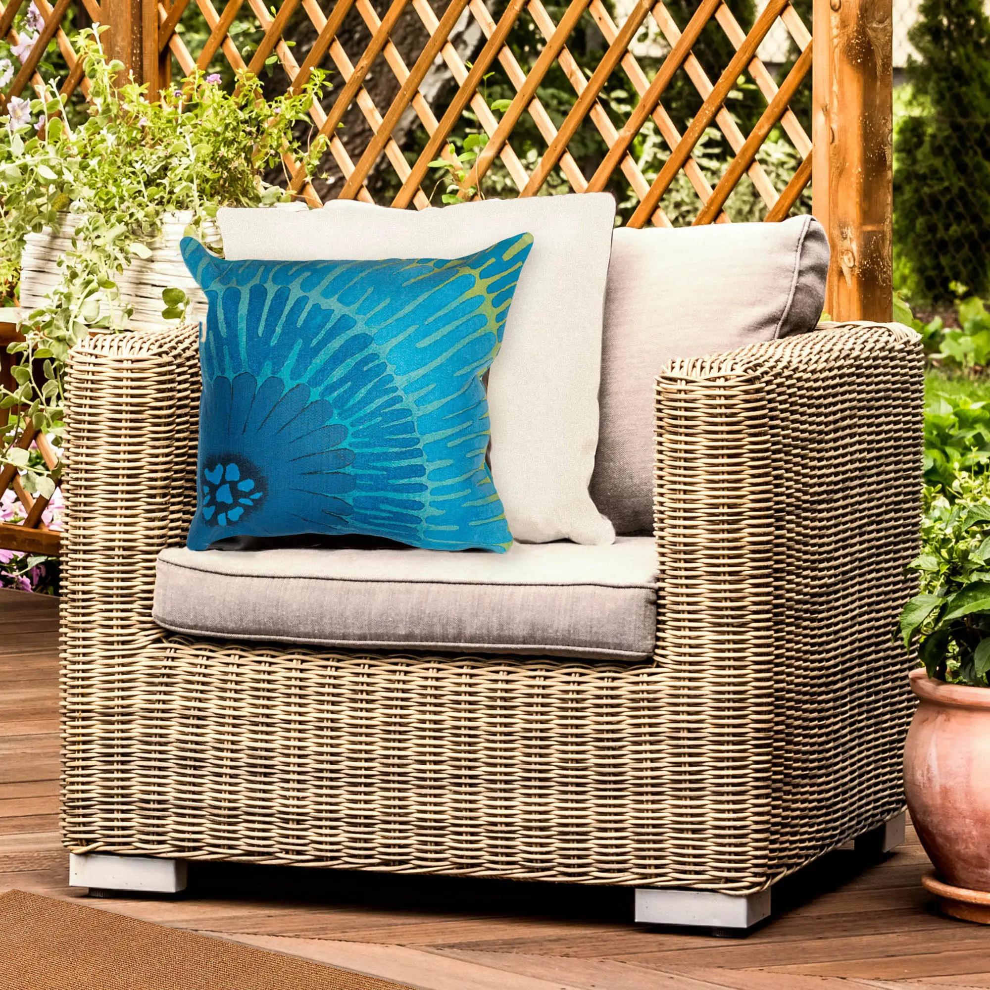 Lush Decor VISIONS IV Indoor/Outdoor Handmade Pillow - Contemporary Graphic Global Accent (Cirque) Lush Decor VISIONS IV Indoor/Outdoor Handmade Pillow - Contemporary Graphic Global Accent (Cirque)