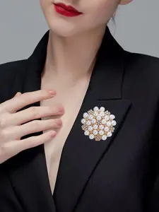 Women's Elegant Baroque Pattern Brooch Pin, High-End Suit Jacket Accessory, Wedding Party Versatile Lapel Flower Gift for Mom & Friends