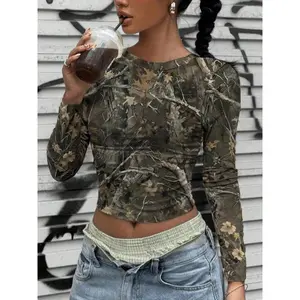 Retro street camouflaged print slim-fit short-sleeve T-shirt featuring a withered branch motif; casual style suitable for all seasons; medium fabric thickness.