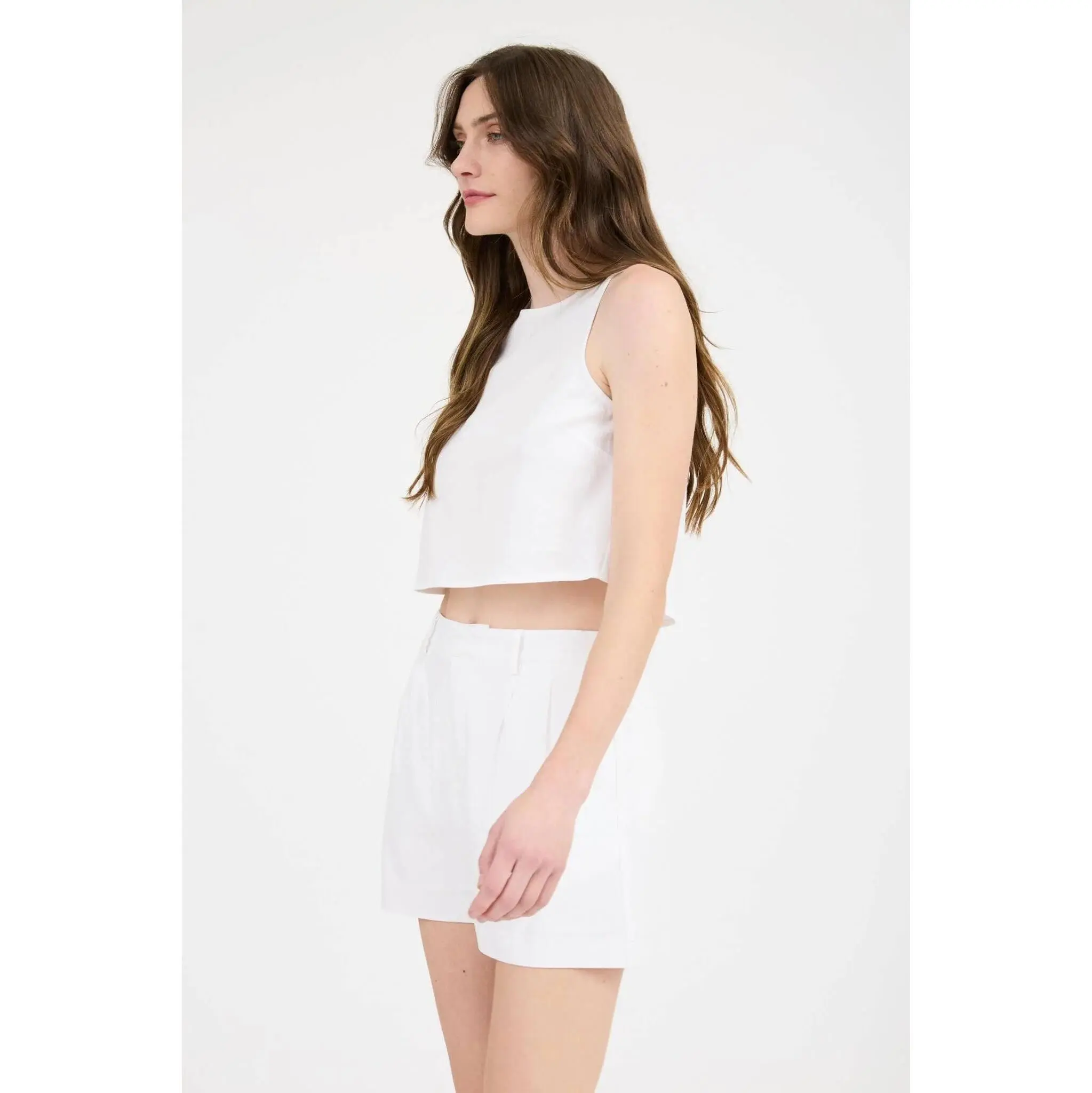 Women's Minimalist Linen Sleeveless Blouse Top, Solid White Round Neck Cropped Casual Shirt, Short Length