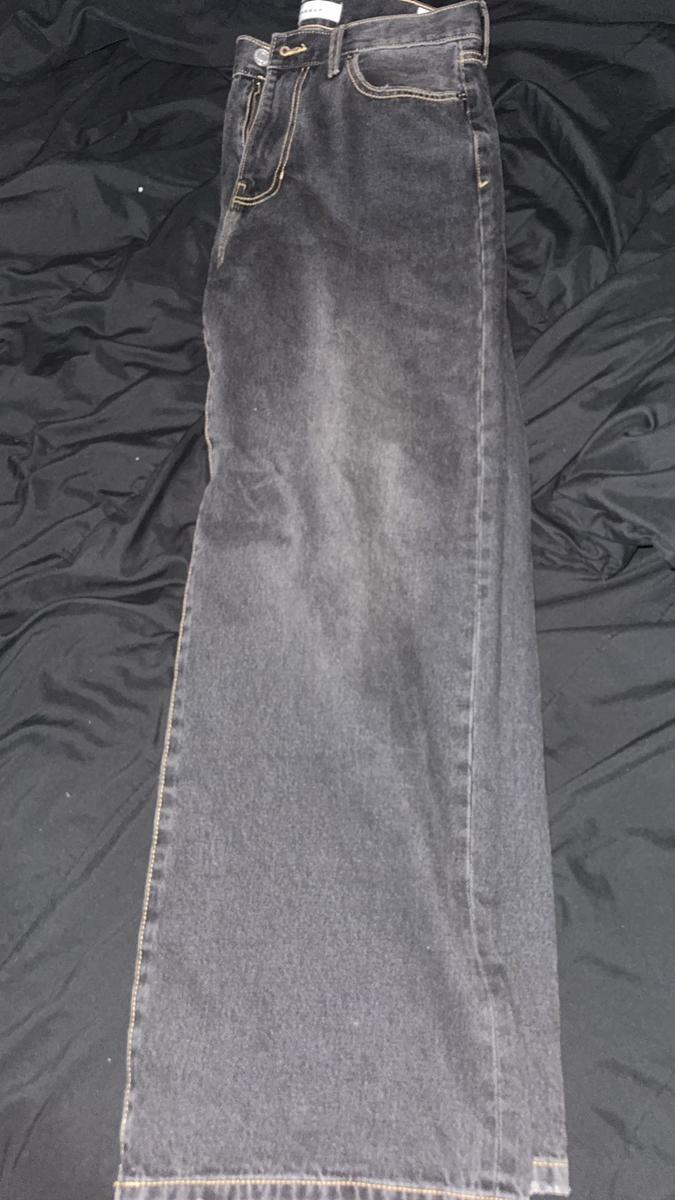 Item: Black, 30W x 30L