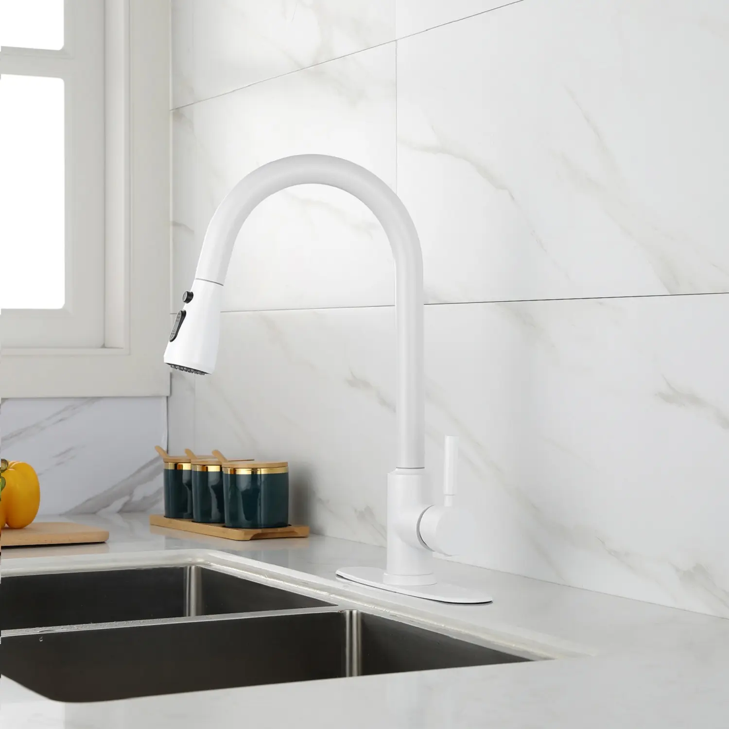 White Kitchen Faucet with Pull Out Sprayer, Modern Single Handle Kitchen Sink Faucet, Single Hole Kitchen Faucet, Easy Installation, Contemporary Kitchen Mixer Faucet for Kitchen, Utility Sink, Modern Design