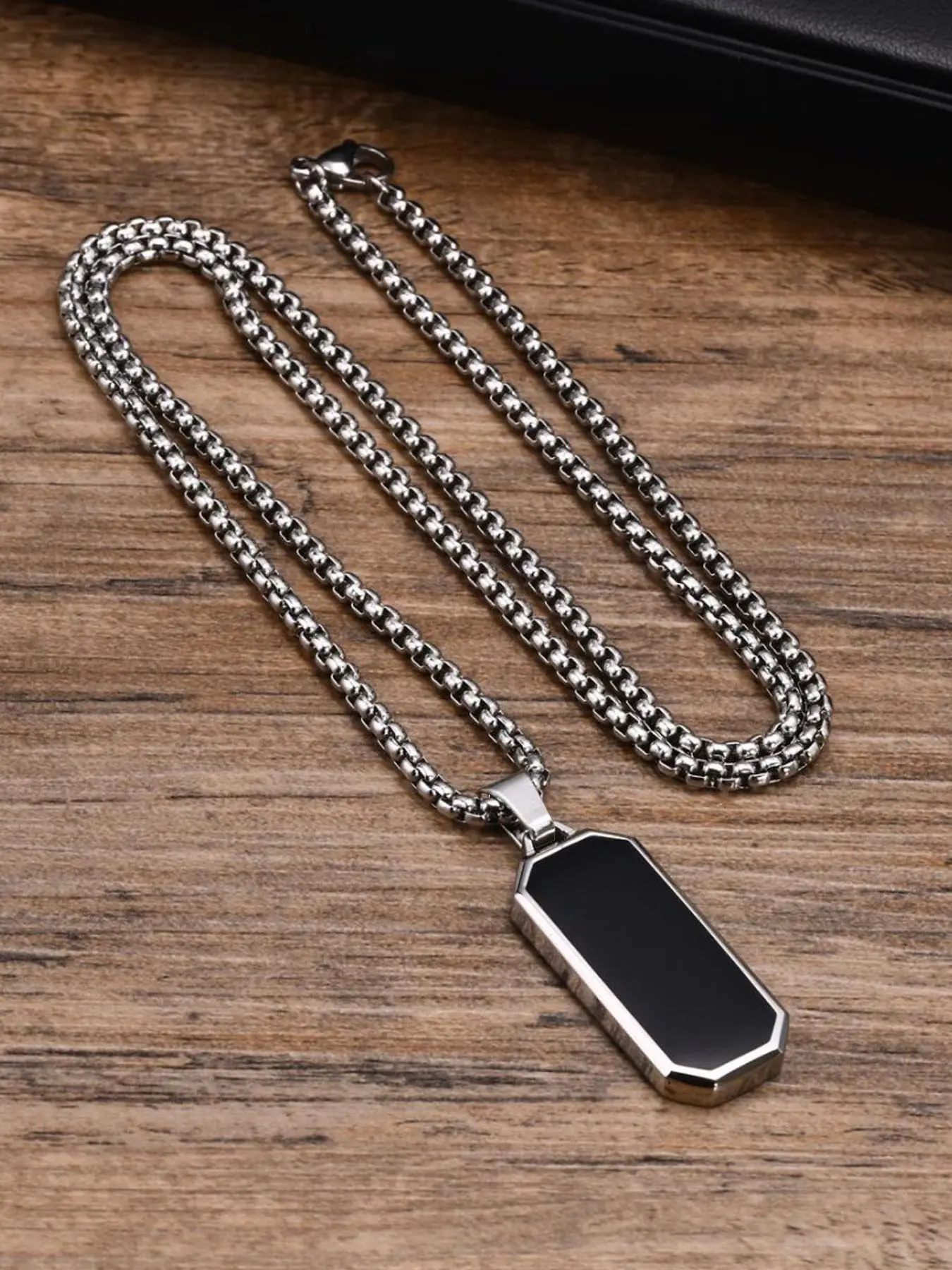 Men's Cuban Link Necklace, Geometric Pendant Design, Hip Hop Style, Daily Wear, Versatile Durable Accessory, Perfect Gift Idea, Modern Accessory with Cuban Link Chain, Chunky Necklace