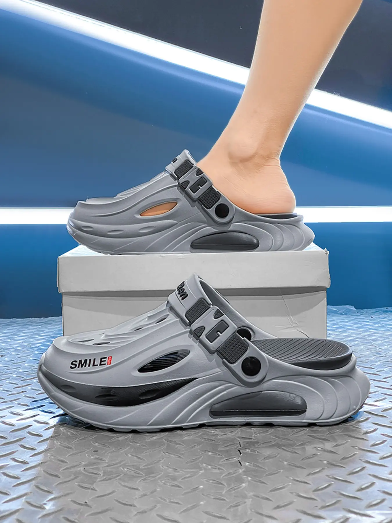 2026 New Arrival Men's Summer Trendy Young Clogs, Walking Shoes, Breathable Soft Sole Non-slip Outdoor Beach Low Top Slippers Footwear