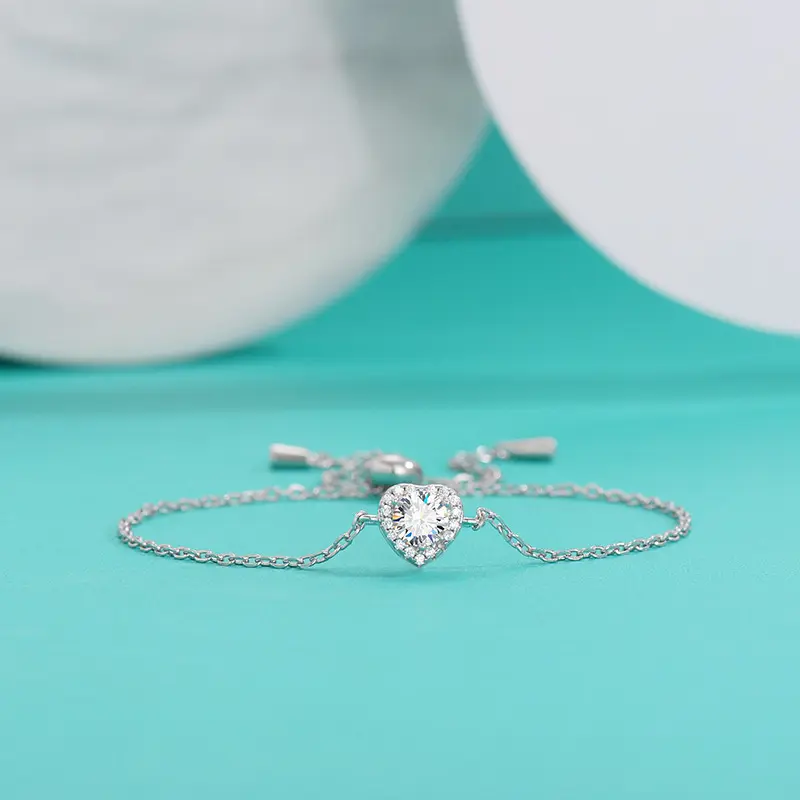 Simplicity, individuality, fashion, light luxury bracelet, women's niche design, heart-shaped jewelry