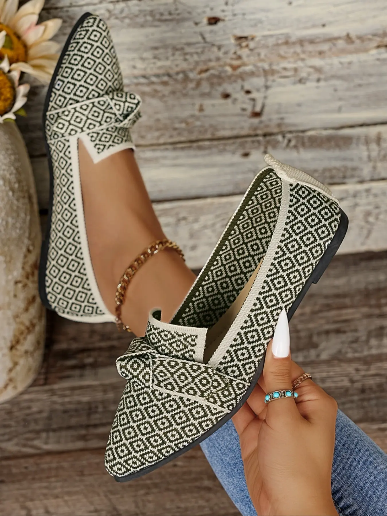 Women's green patterned pointed - toe flats, featuring bow decoration, comfortable and breathable daily walking shoes, versatile casual shoes, stylish seasonal transition footwear, fashion - forward slip - on flats