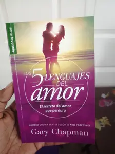 Los 5 lenguajes del amor (Edición Revisada) – Serie Favoritos: El secreto para un amor duradero (Spanish Edition)