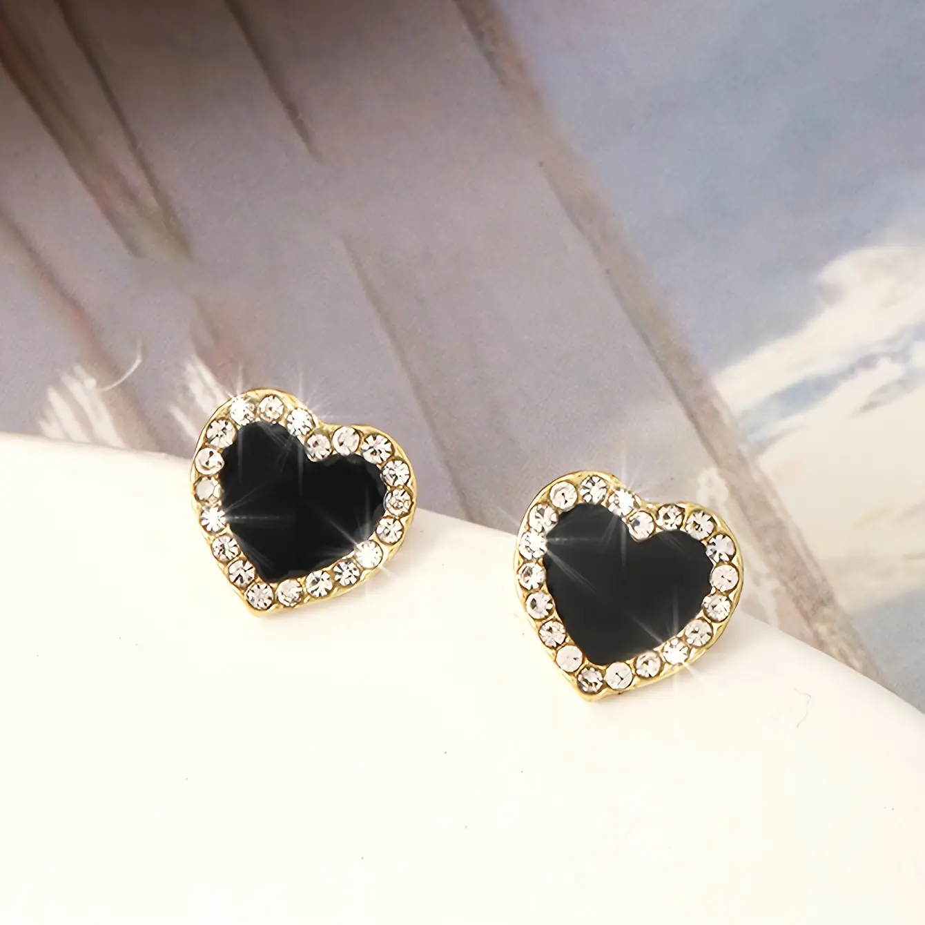 Elegant Vintage Style 925 Sterling Silver Heart-Shaped Black Rhinestone Stud Earrings for Women, Simple Design, One Pair