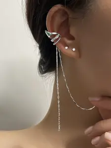 Minimalist Butterfly Wing Ear Clips for Women, No Piercing Required, Daily Wear Unique Metal Design Earrings, Stylish Accessory Earcuff