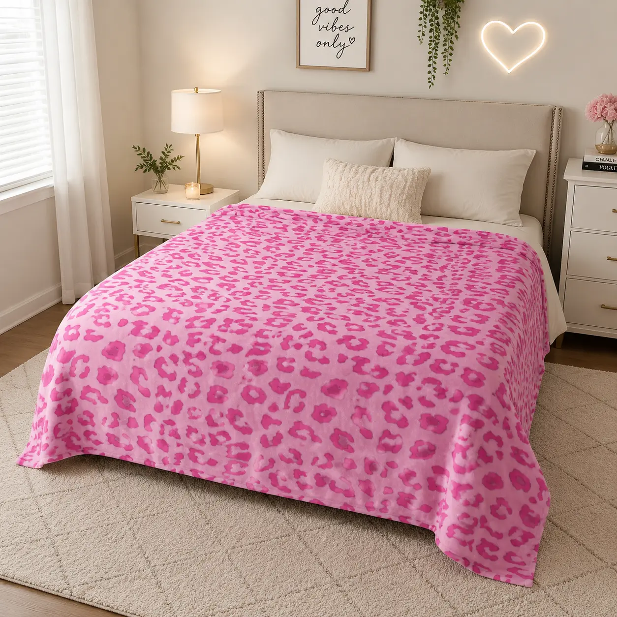 Pink Leopard Print Flannel Blanket, Cute Aesthetic Pink Cheetah Pattern Throw Blanket, Soft Warm Cozy Fleece Plush Bed Sofa Couch Blanket, Lightweight All Season Home Decor Gift for Girls, Bedroom & Dorm Room Decor Blanket