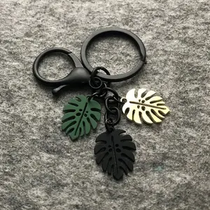 Monstera Keychain - Anniversary Gift, Perfect Car Keychain Bag Accessory, Ideal Present for Friends and Loved Ones, Unique Design, Keychain Pendant, Keychain Charm
