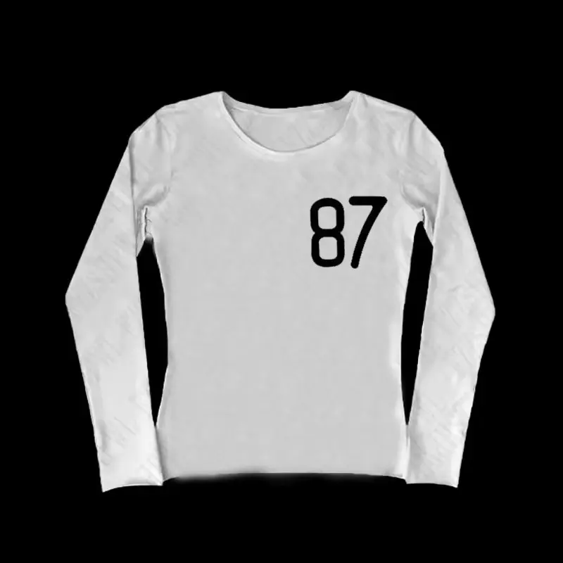 White round neck long sleeved shirt