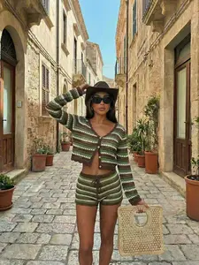 Women's Two-Piece Set, Crop, Summer Beach, Casual Vacation Wear, Short Pants, Comfortable and Stylish, Perfect for Hot Weather