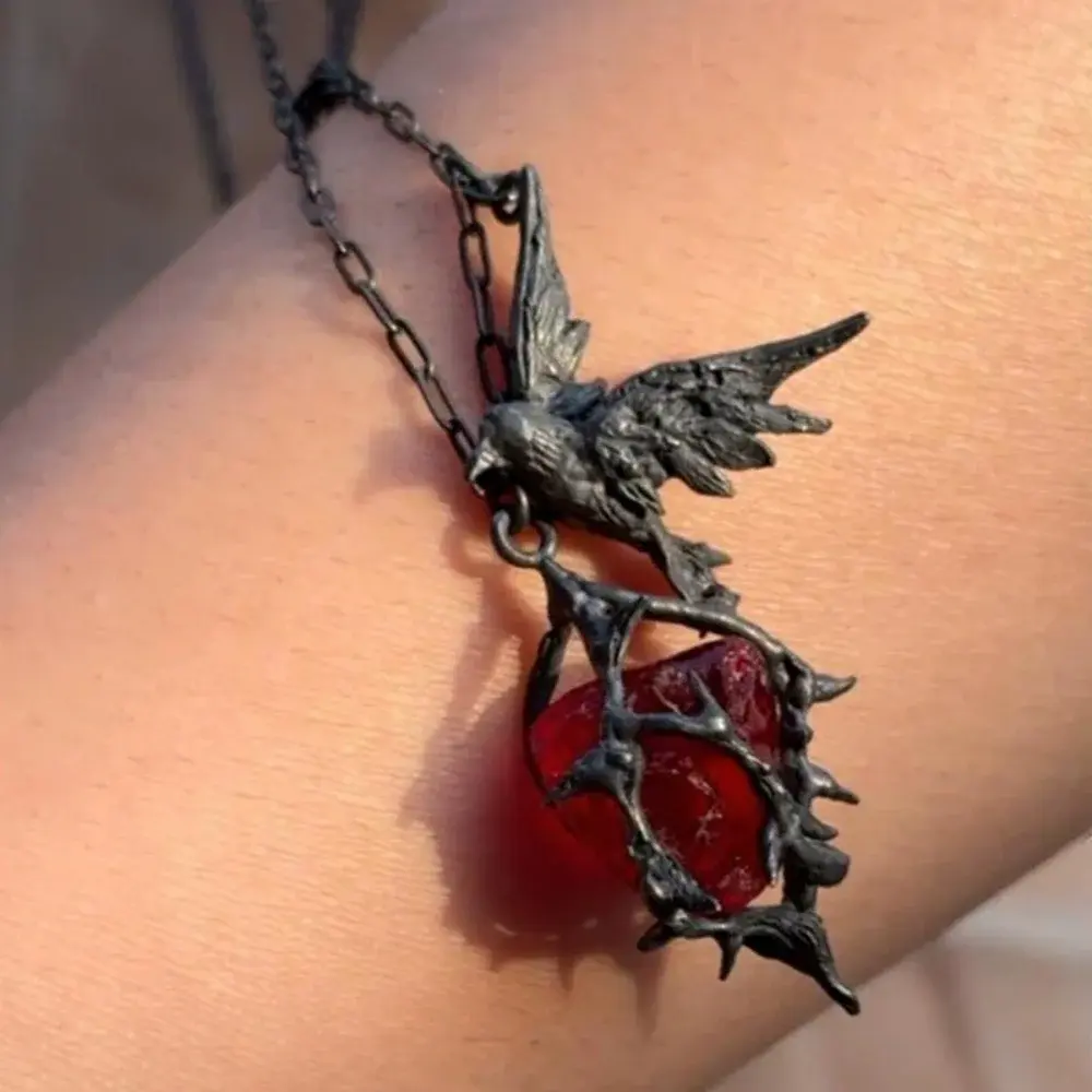 Fashionable Ruby Crow Pendant Necklace, New Gothic Charm Versatile Clavicle Chain Jewelry, Banquet Party Accessories, Gifts