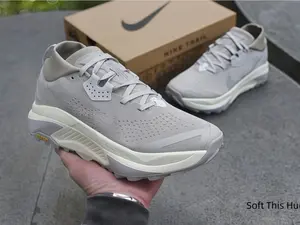Ultra Light Cushioned Trainers For Long Distance Trail Runs
