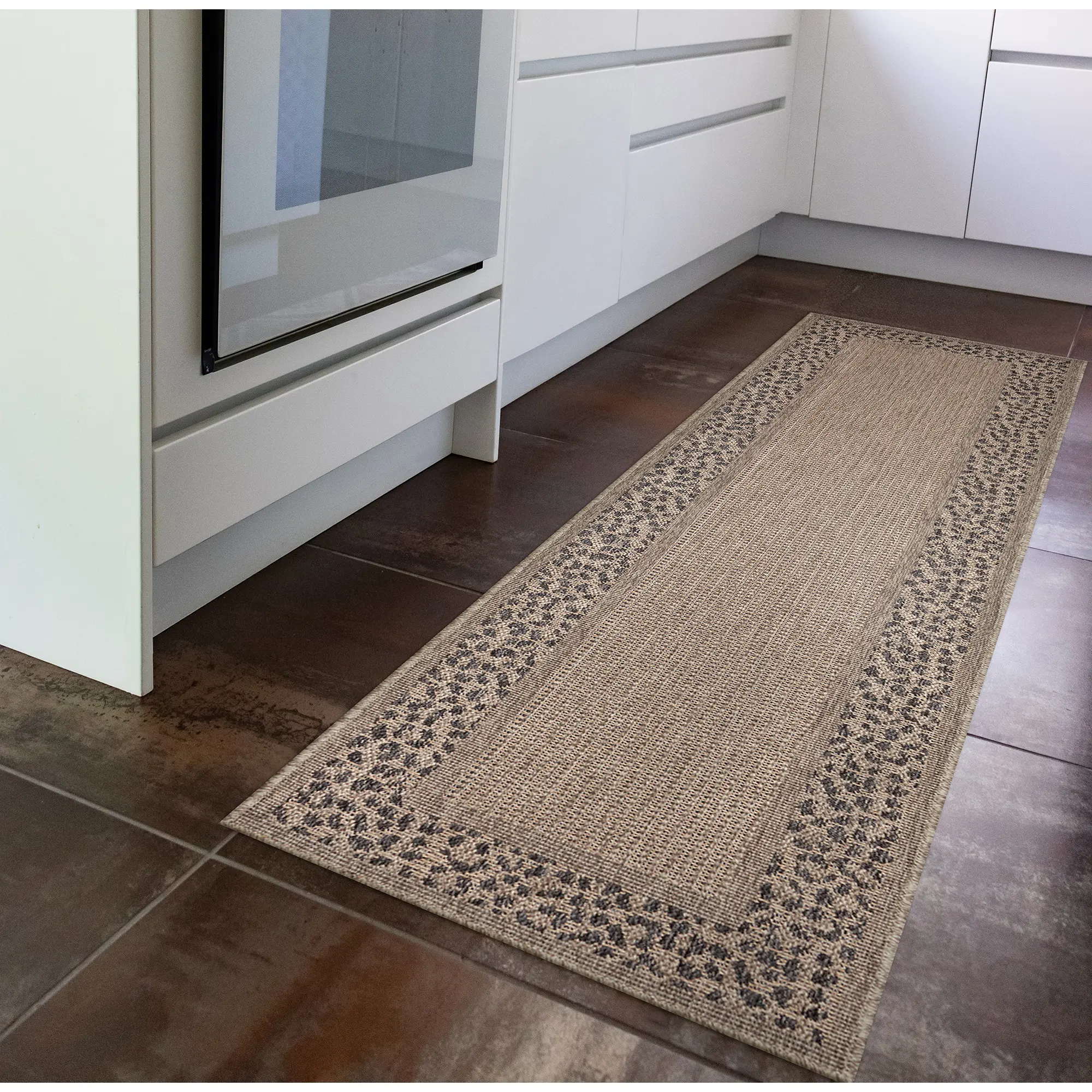 Lush Decor MONACO Indoor/Outdoor Power Loomed Polypropylene Easy Care Area Rug - Traditional Border Animals Print, Water Resistant, Leopard Border, 0.125" Low Profile Flatweave 1-Piece, for Traditional Home Decor Spaces