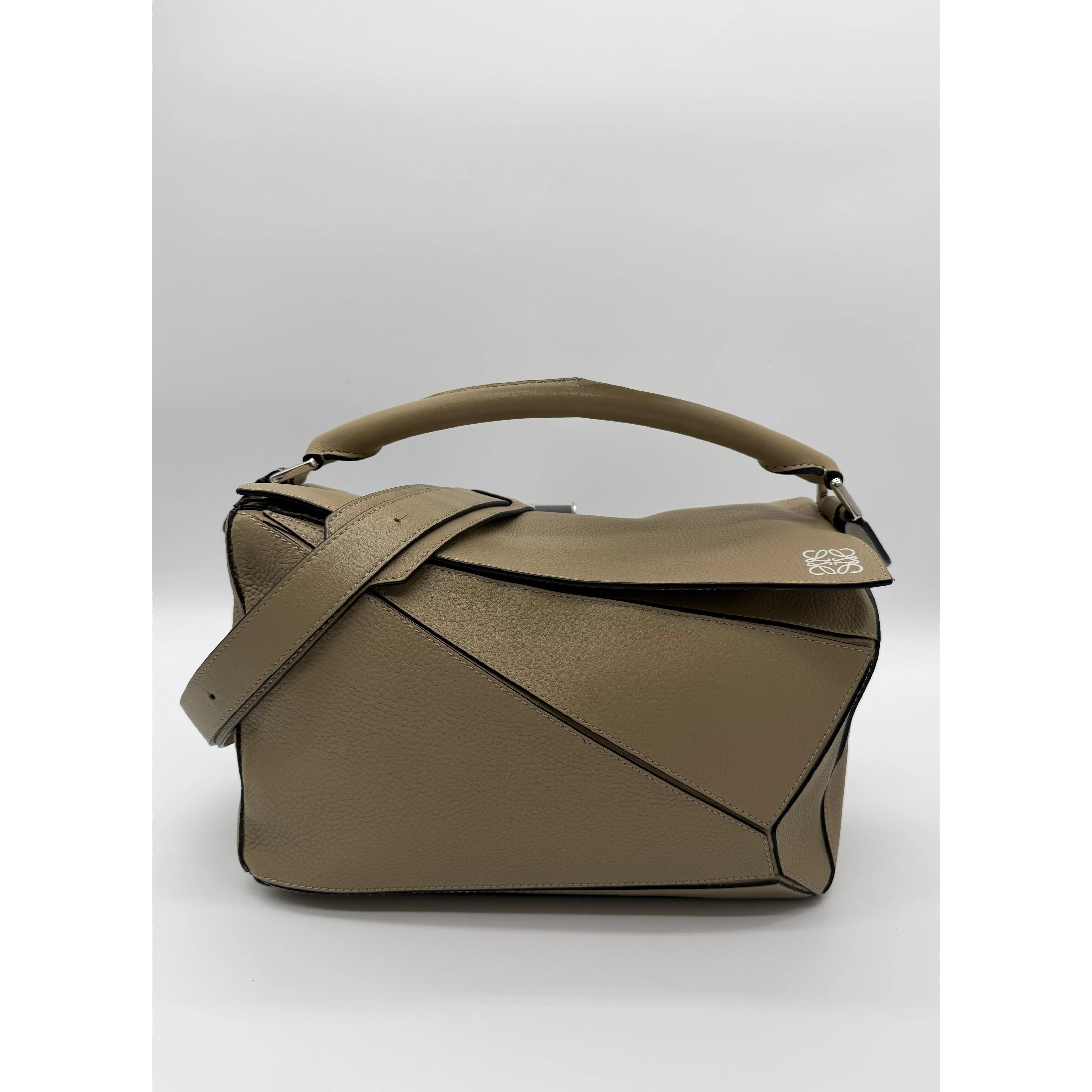Pre-owned Loewe leather Shoulder Bags Puzzle Bag in Sand Calfskin XYP29