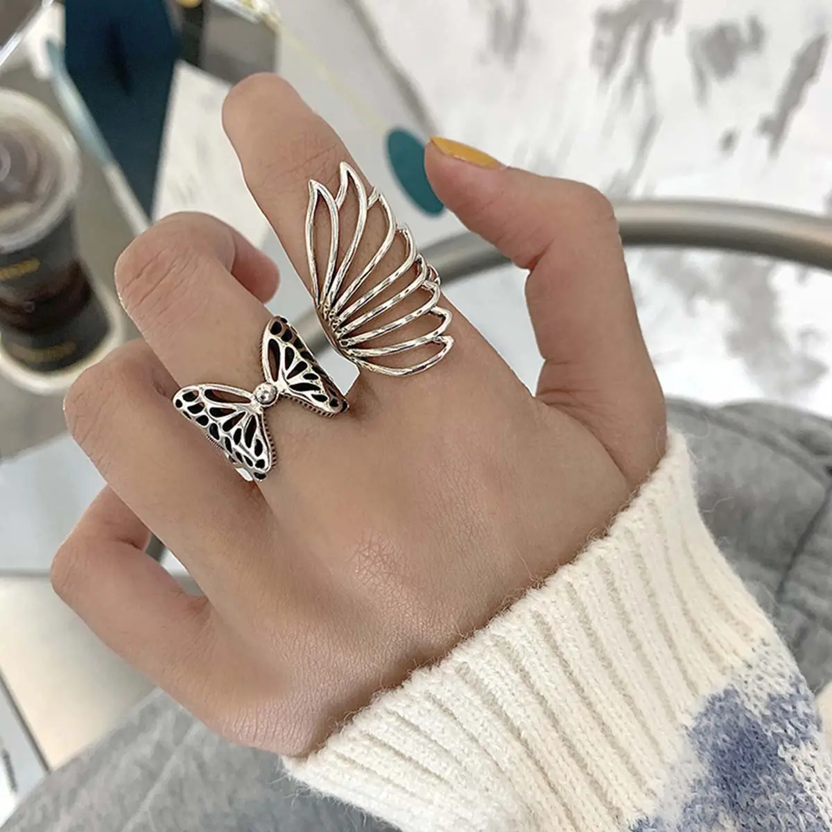 Retro Butterfly Statement Rings for Female Adults, Adjustable Cocktail Jewelry with Hollow Wings and Large Round Gemstone, Unisex, Daily Wear, Wings Ring
