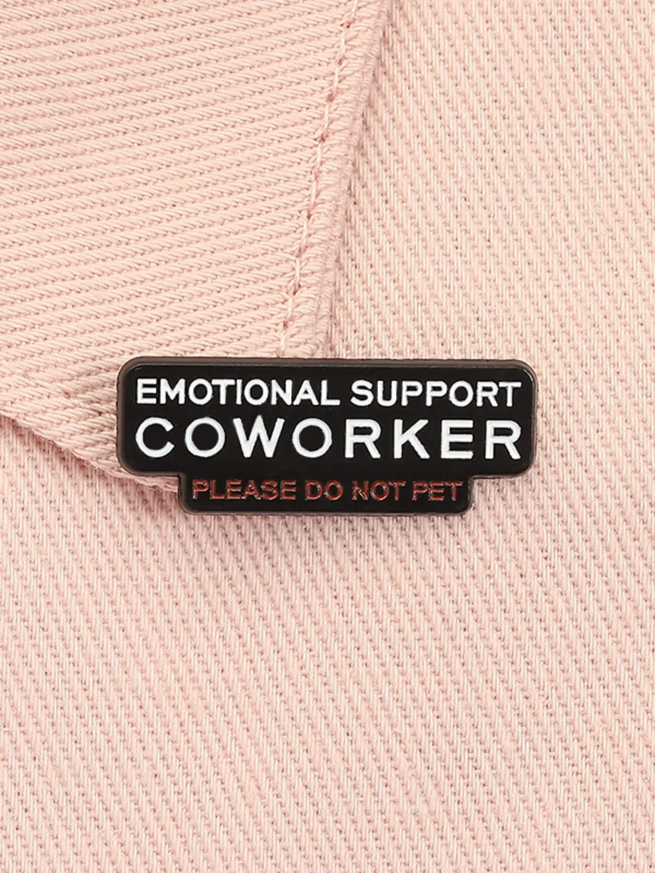 Emotional Support Coworker Colleague Do Not Pet Enamel Pin Alloy Brooch Pin Funny Office Workplace Humorous Quote Metal Brooch Lapel Backpack Badge Fashion Jewelry Accessories Gift for Friends Fashion Accessory Enamel Lapel Pins